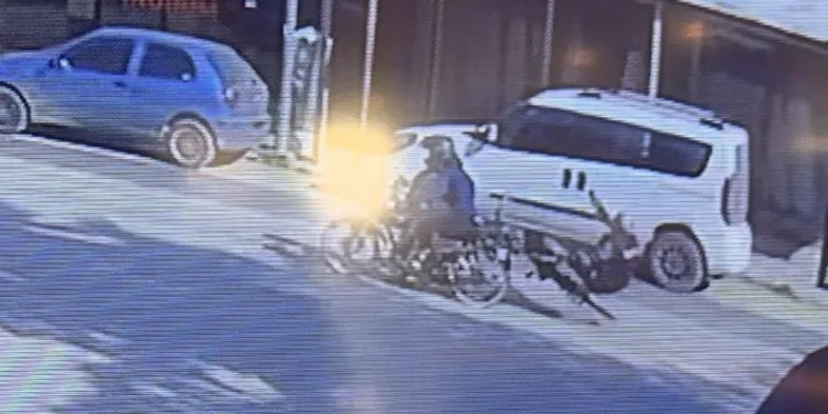 Bursa’da motosiklet ile bisiklet çarpıştı: 2 yaralı