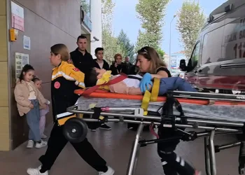 İnegöl’de 3. kattan düşen 5 yaşındaki çocuk ağır yaralandı