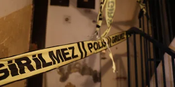 Annesinin cesediyle 1 ay yaşadı