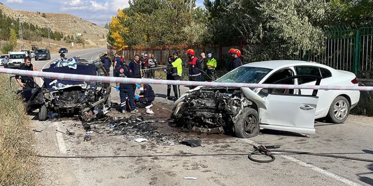 Sivas’ta iki otomobil çarpıştı: 1 ölü, 1 yaralı