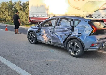 Bursa’da kamyon otomobille çarpıştı: 1 yaralı