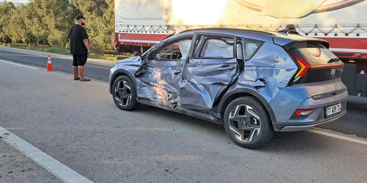 Bursa’da kamyon otomobille çarpıştı: 1 yaralı