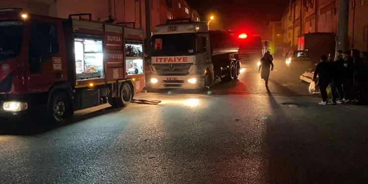 Bursa’da mobilya imalathanesinde korkutan yangın