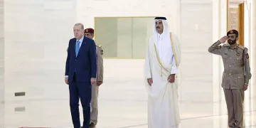 Erdoğan, Al Thani ile görüştü