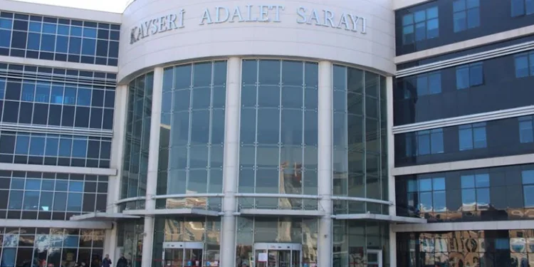 Antalya’da velinin öğretmeni darbettiği iddiası
