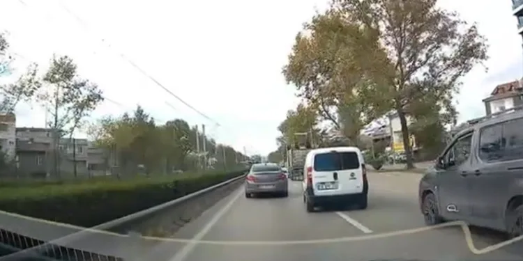 Bursa’da maganda sürücü yürekleri ağza getirdi