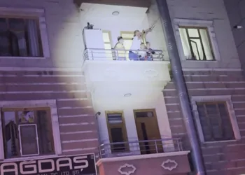 Eski eşini darbeden şahıs çocuklarını bıçakla rehin aldı