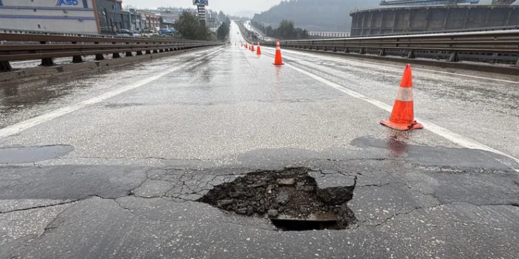 Antalya’da 2 kişinin ölümüyle sonuçlanan silahlı kavga şüphelileri adliyeye sevk edildi