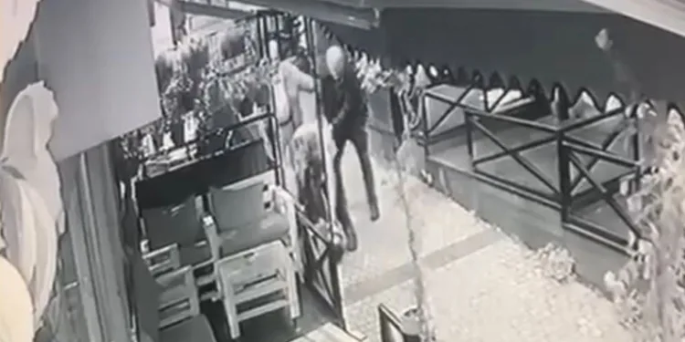 Yatak odasından Bizans ve Osmanlı dönemine ait hazine çıktı