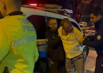 Bursa’da zincirleme kaza: 5 araç birbirine girdi, 3 kişi yaralandı