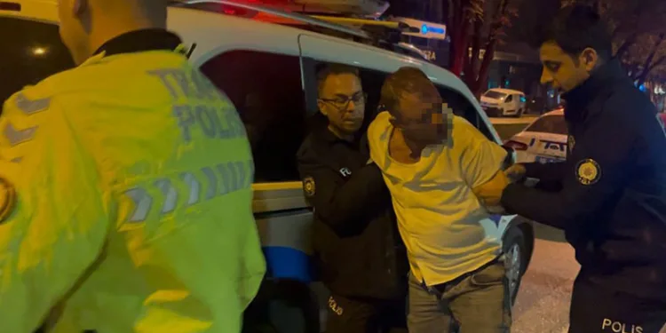 Bursa’da zincirleme kaza: 5 araç birbirine girdi, 3 kişi yaralandı