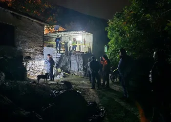 İzmir’de aile faciası: Oğlunu öldürdü, eşini ağır yaraladı
