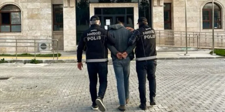 Antalya’da velinin öğretmeni darbettiği iddiası