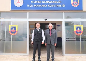 Bursa’da motosikletli kuryenin çarptığı yaşlı adam kanlar içinde yere yığıldı