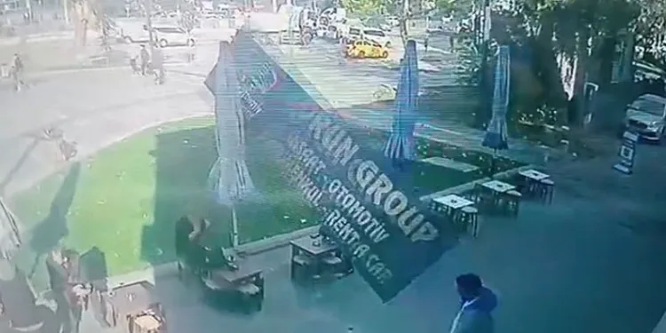 Bursa’da şiddetli lodos tabelayı uçurdu