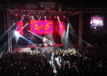 Bursa’da Buray’la ‘Cumhuriyet’ coşkusu