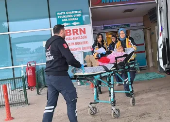Bursa’da demir kapının altında kalan 9 yaşındaki çocuk ağır yaralandı