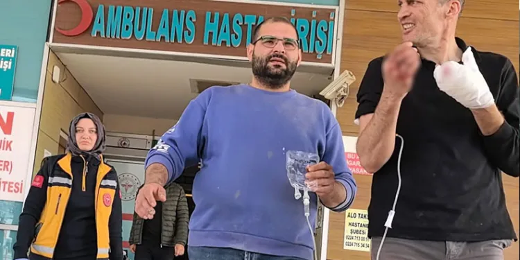 Elini freze makinesine kaptıran marangozun parmakları koptu