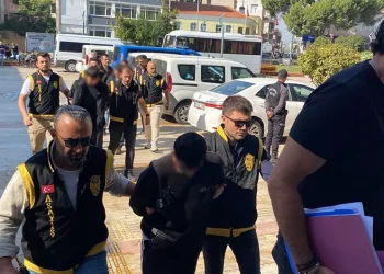 Denizde teknesi terk edilmiş halde bulunan balıkçı için arama çalışması başlatıldı