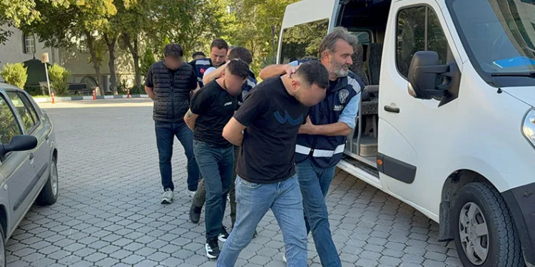 Samsun’da uyuşturucu ticaretinden gözaltına alınan 5 kişi adliyeye sevk edildi