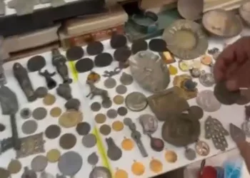 Yatak odasından Bizans ve Osmanlı dönemine ait hazine çıktı