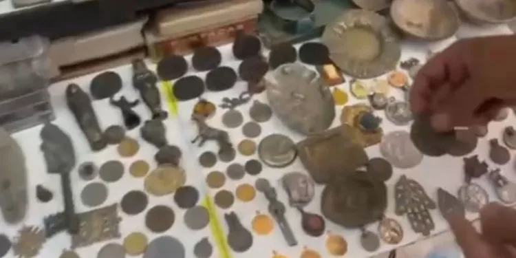 Yatak odasından Bizans ve Osmanlı dönemine ait hazine çıktı