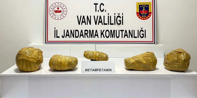 Samsun’da uyuşturucu ticaretinden gözaltına alınan 5 kişi adliyeye sevk edildi