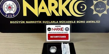Kadıköy metrosunda intihar girişimi: Vatandaşlar raylarda yürüdü
