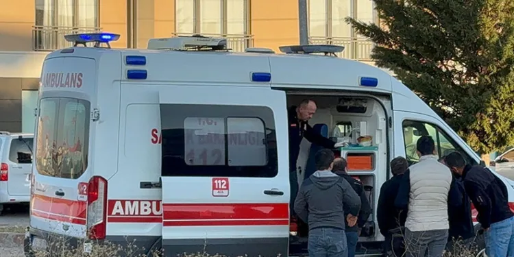 Adana’da 3 katlı ev yanarak kullanılamaz hale geldi