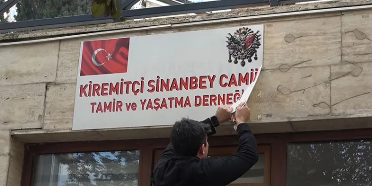 71 yıllık cami derneği tahliye edildi
