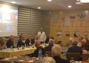 Bursa’da elektrik direğinden düşen 2 tekniker yaralandı
