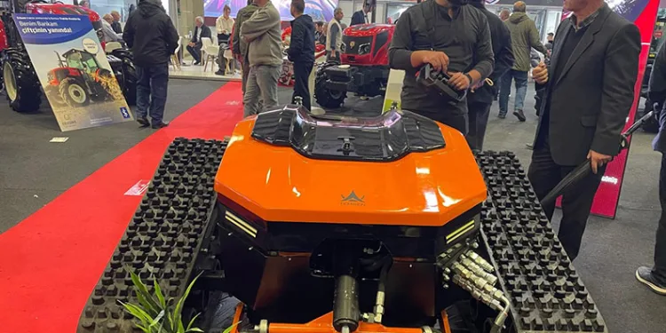 Hayvan gübresiyle 40 kilograma ulaşan kabaklarını taşımakta zorlandı