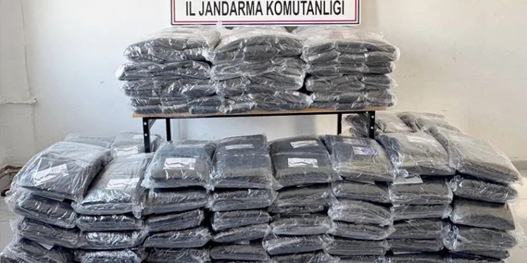Samsun’da uyuşturucu ticaretinden gözaltına alınan 5 kişi adliyeye sevk edildi