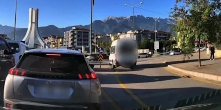 Denizde teknesi terk edilmiş halde bulunan balıkçı için arama çalışması başlatıldı