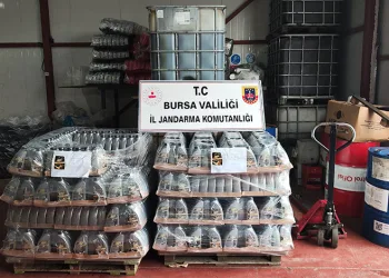 Bursa’da kaçak motor yağı üretimi