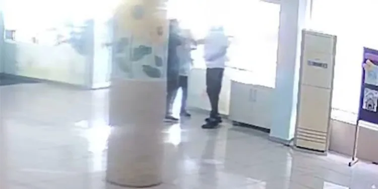 Antalya’da velinin öğretmeni darbettiği iddiası
