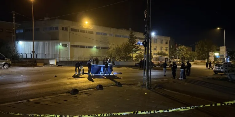 Başakşehir’de malzeme deposunda çıkan yangın korkuttu