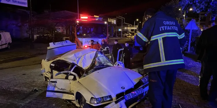 Başakşehir’de malzeme deposunda çıkan yangın korkuttu