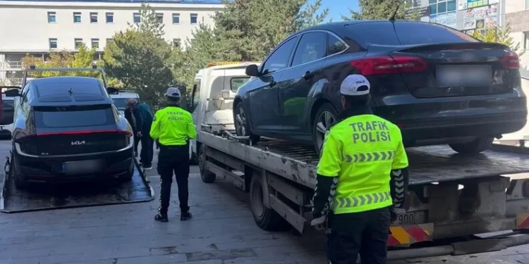 Başakşehir’de malzeme deposunda çıkan yangın korkuttu