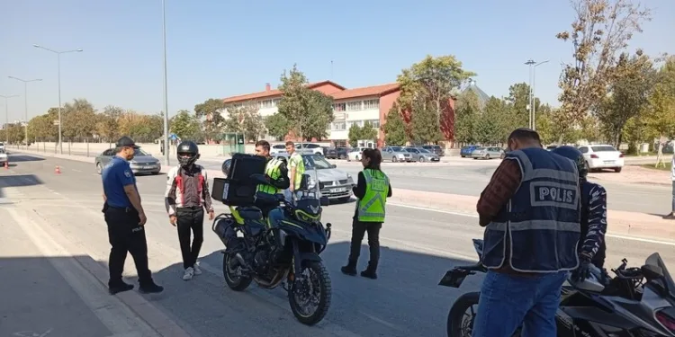 Şehir hastanesinin otoparkından iki motosiklet çaldı: O anlar kameraya yansıdı