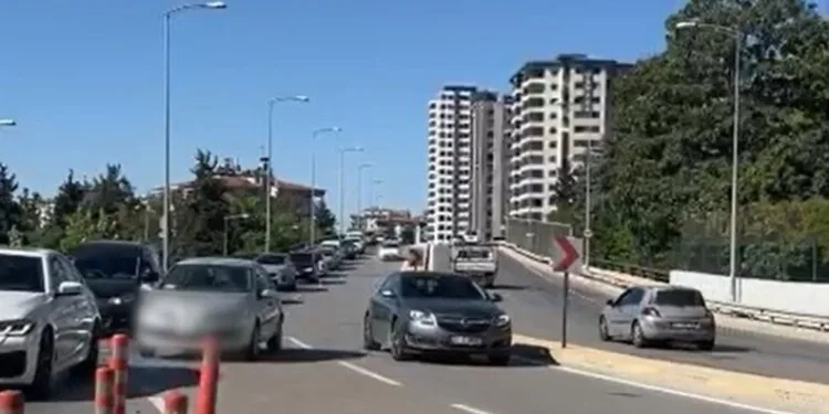 Şehit polis memleketi Şanlıurfa’da gözyaşları arasında defnedildi