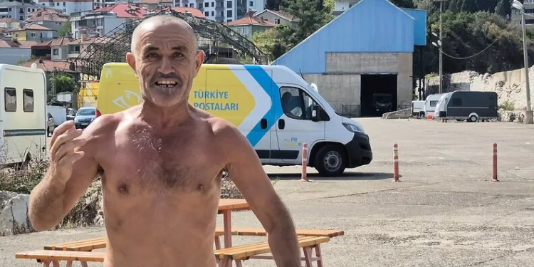 Şehit polis memleketi Şanlıurfa’da gözyaşları arasında defnedildi