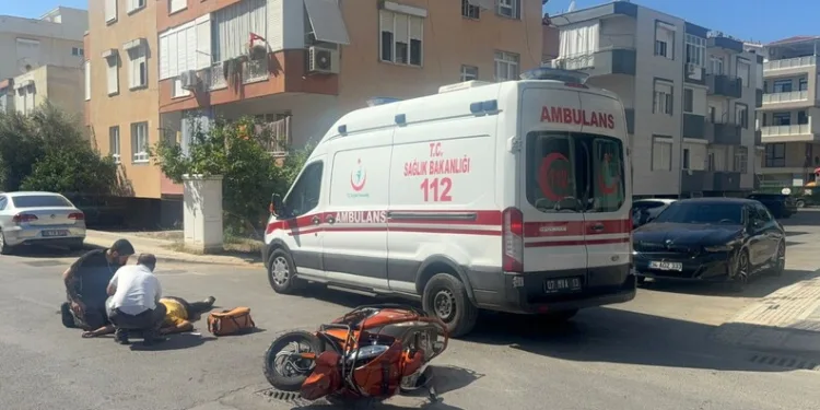 Otomobille motosiklet çarpıştı: 1 yaralı