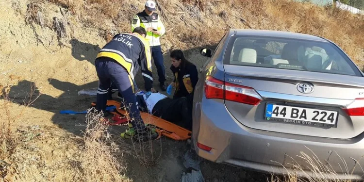 Otomobille motosiklet çarpıştı: 1 yaralı