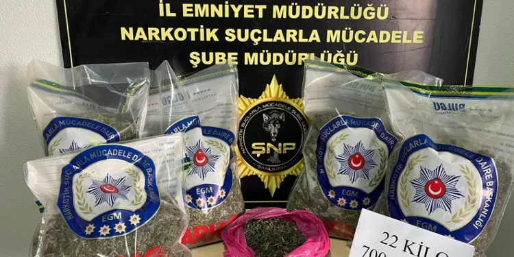 Otomobille motosiklet çarpıştı: 1 yaralı