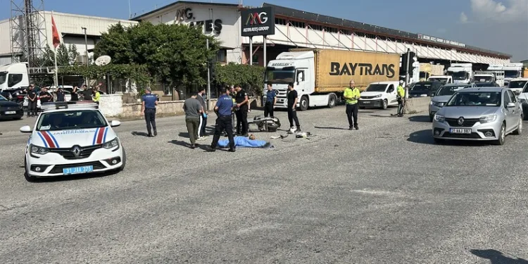 Otomobille motosiklet çarpıştı: 1 yaralı