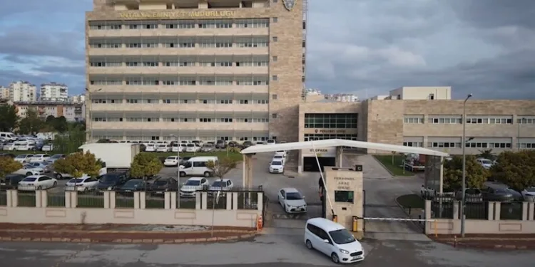 Otomobille motosiklet çarpıştı: 1 yaralı