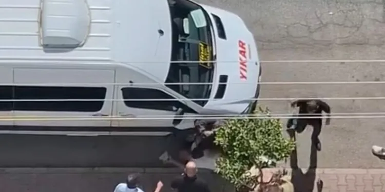 Otomobille motosiklet çarpıştı: 1 yaralı