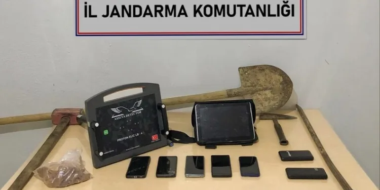 Tunceli’de kaçak kazı yapan 5 şüpheli suçüstü yakalandı