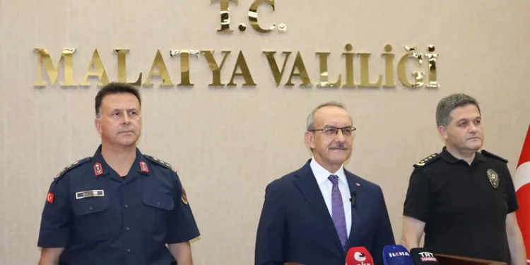 Elazığ’da otluk alanlarda çıkan yangınlar söndürüldü